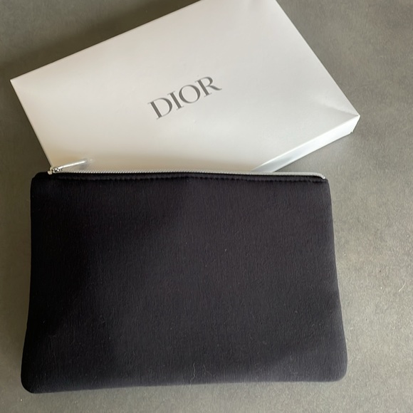 BRAND NEW DIOR makeup/toiletry bag - Picture 6 of 8
